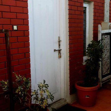 Bed and Breakfast The Red House Уті Екстер'єр фото